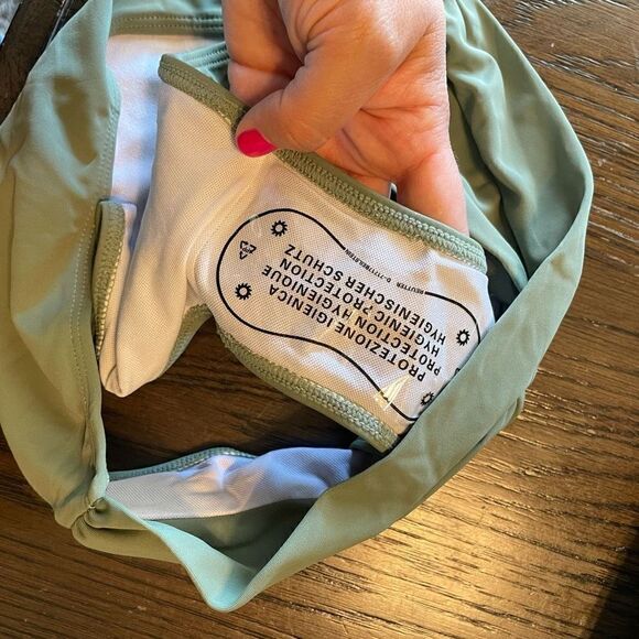 Yonique Olive green Two piece triangle hi-cut bikini set, M NWT - Picture 5 of 5